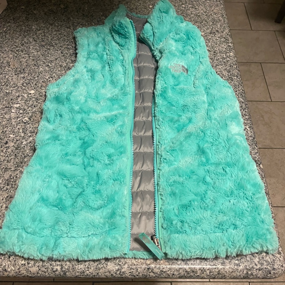 Girls 7/8 North Face Vest.